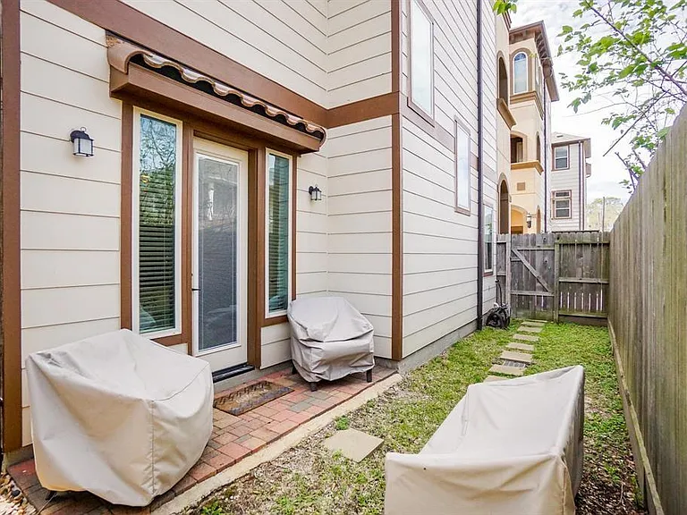 1025 W 21st St #D — Photo 30
