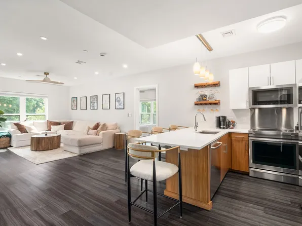 999 Hancock St Unit 313, Quincy, MA 02169
