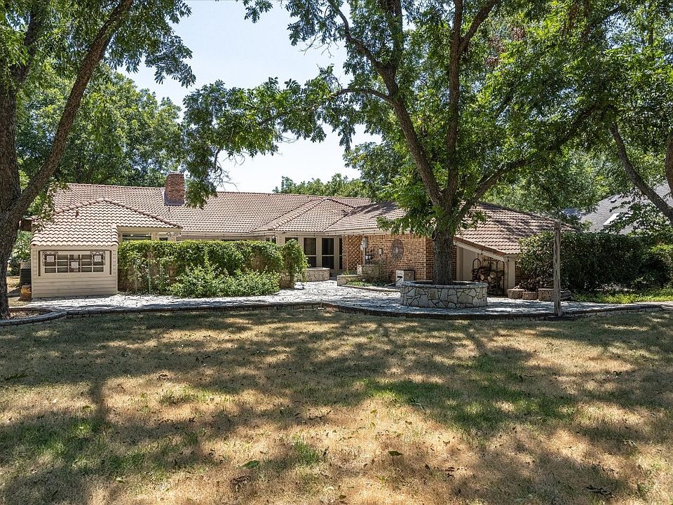 1st image of 8906 Woodlawn Dr