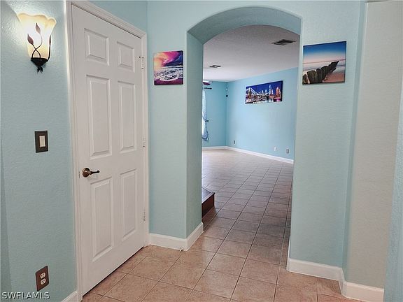 4th image of 9685 Roundstone Cir