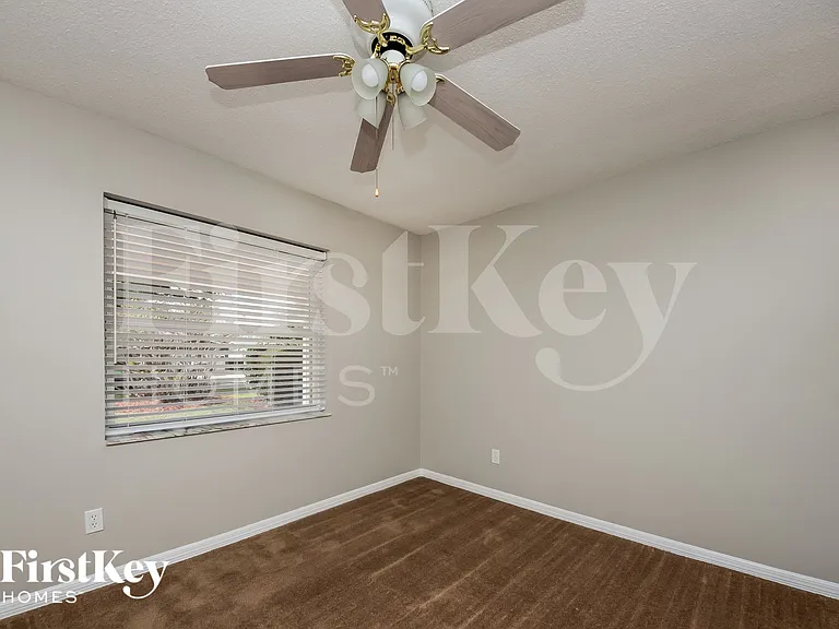 504 Saint Dunstan Way — Photo 14