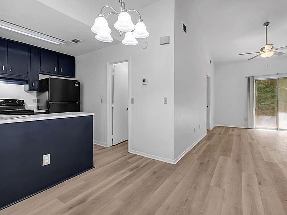 5th image of 1085 Sutor Rd
