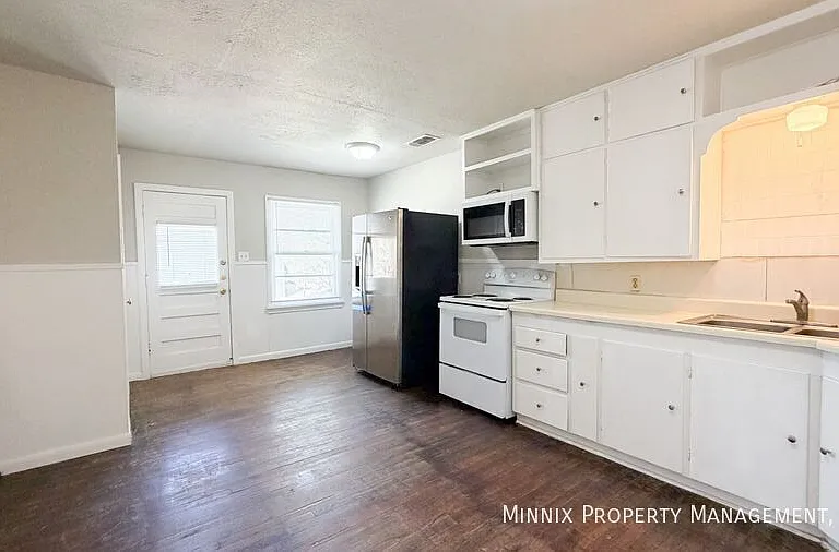 2420 33rd St #B — Photo 6