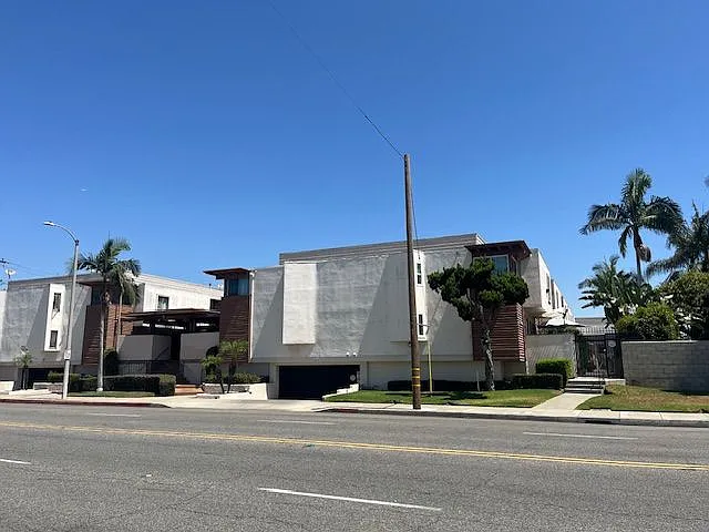 2 bed, 1075 sqft, $2,750 — Photo 3