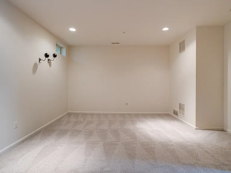 103 Buttonwood Ct — Photo 52