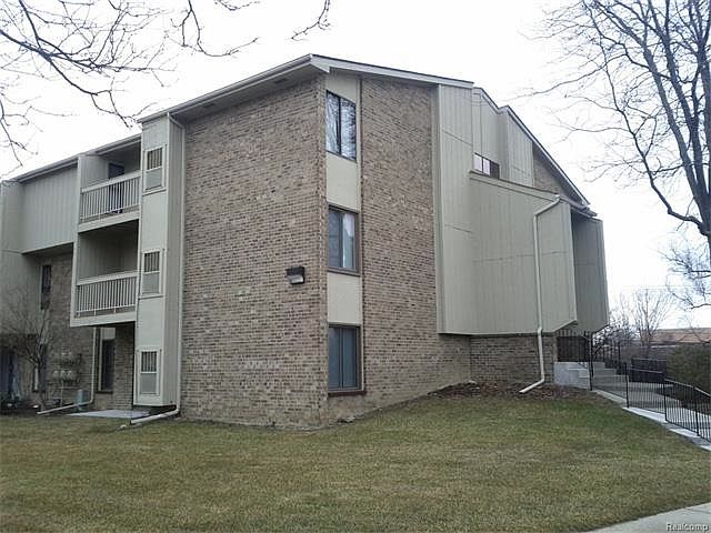 2nd image of 30515 W Forteen Mile Rd #40