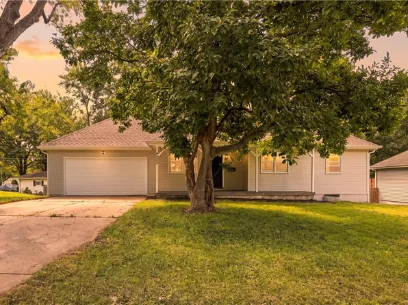 9509 E 79th St, Raytown, MO 64138