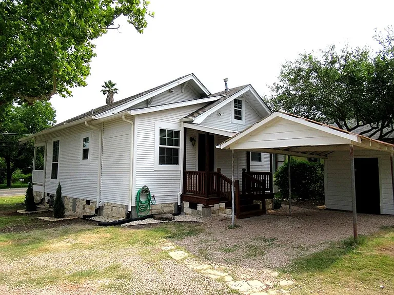 1601 W Main St — Photo 3