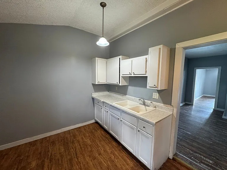 1010 Bates St — Photo 8