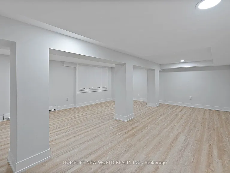 1842 Dundas St E — Photo 31