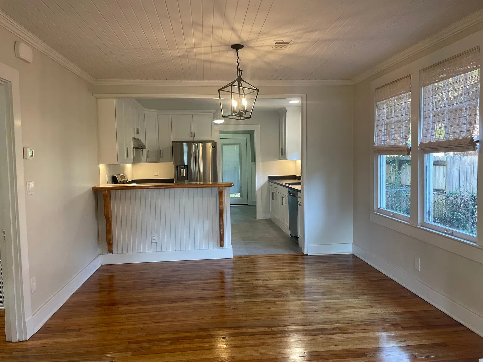 3 bed, 1060 sqft, $2,400 — Photo 4