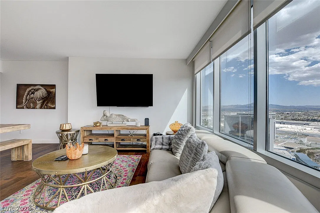 2 bed, 2.0 bath, 1399 sqft, $3,950 — Photo 3
