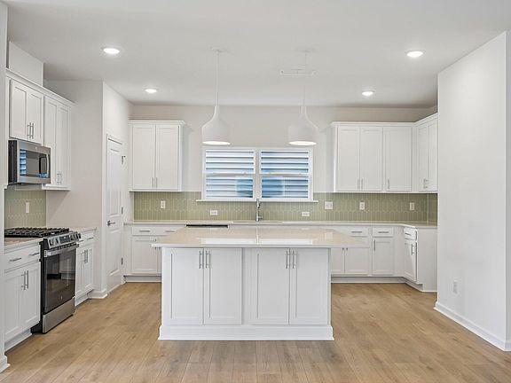4th image of 2804 Quarry Rd #183