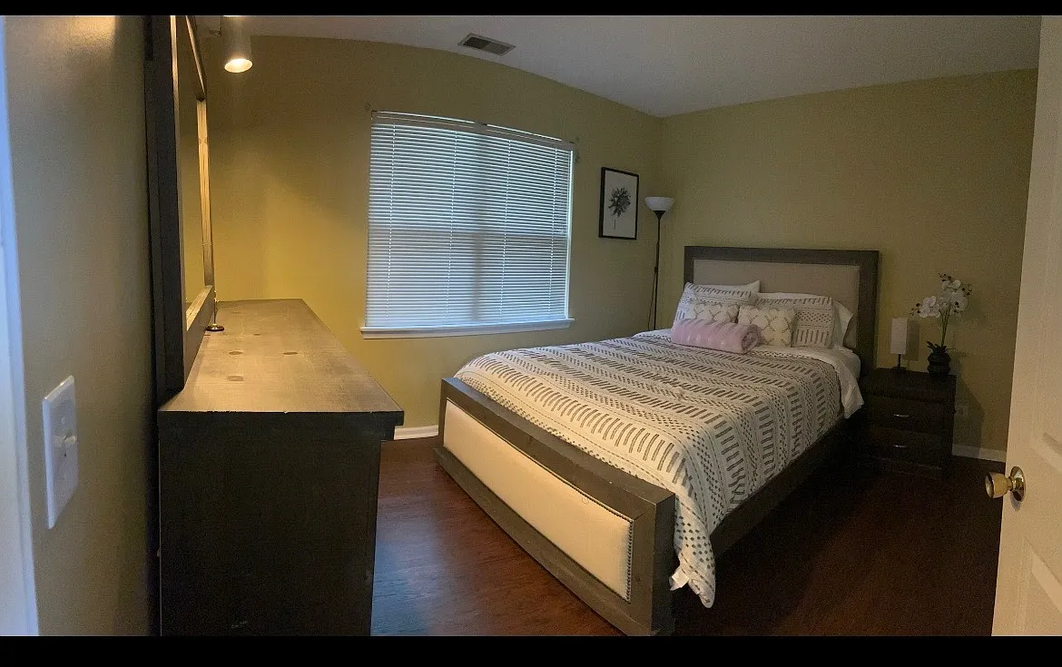 2 bed, 1085 sqft, $2,100 — Photo 1