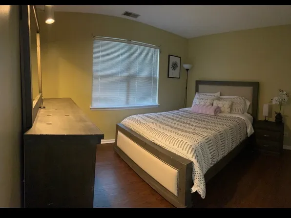 1353 Coldspring Rd, Carol Stream, IL 60188