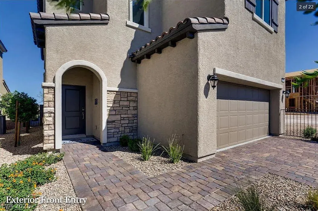 3 bed, 2.5 bath, 2611 sqft, $2,850 — Photo 2