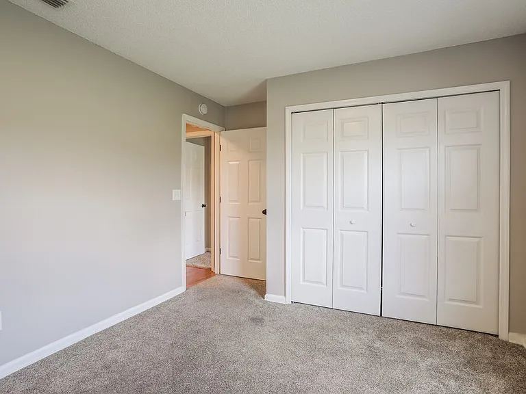 1976 Hunters Trace Cir — Photo 14