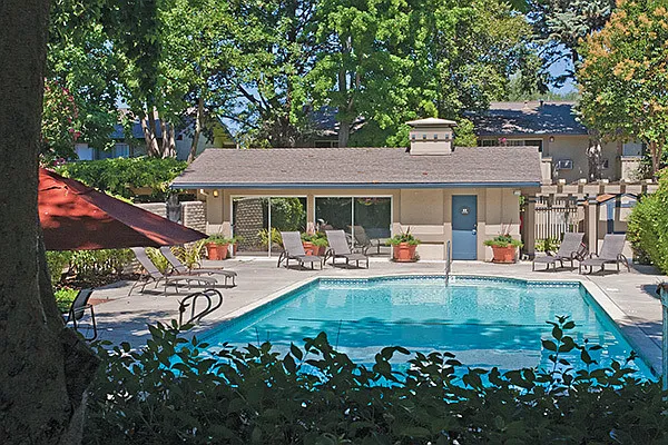 Del Prado Apartment Homes — Photo 10