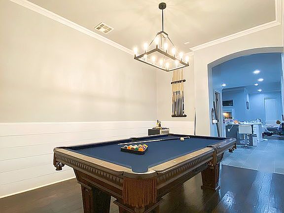 Front dining room/office 