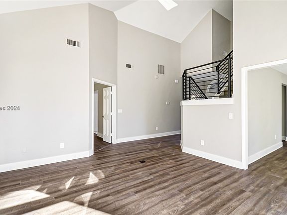 5th image of 10 Knollwood Dr