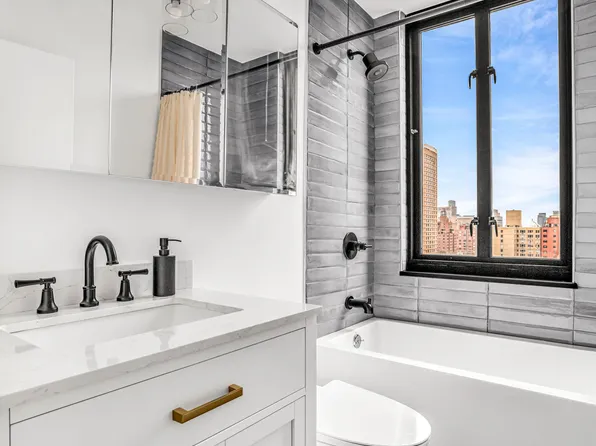 407 Park Avenue South image 4 of 7