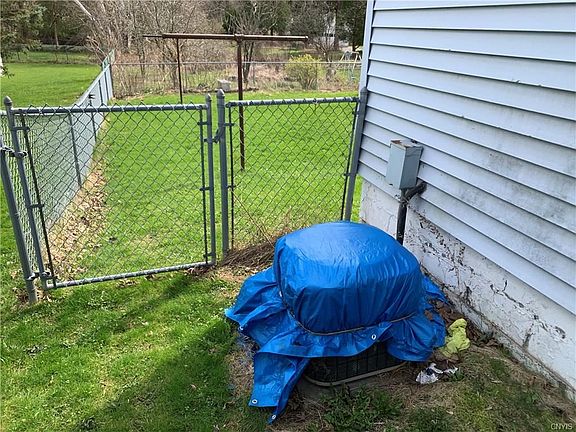 4th image of 100 Westwood Ave