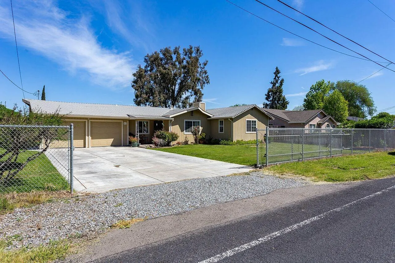 573 E Galin Rd photo 1