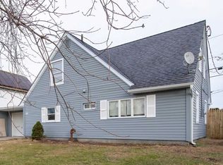 89 Hamlet Rd, Levittown, NY 11756