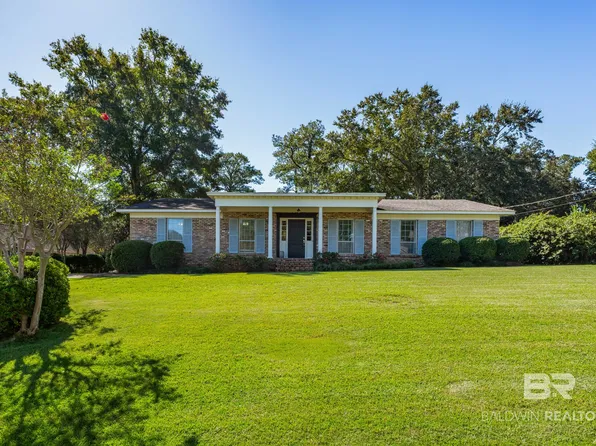 156 Country Club Dr, Daphne, AL 36526