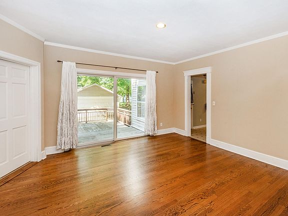 5th image of 19 Pease Ave