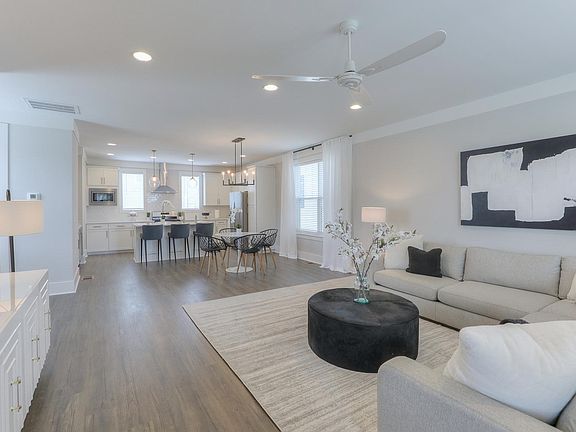 2nd image of 3062 Greenwood Cir