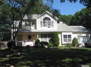 35 Stony Hollow Ln, Ridge, NY 11961
