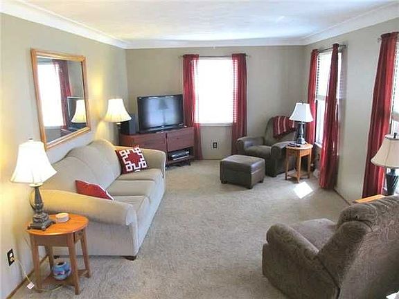 3rd image of 2732 Tarrytowne Dr