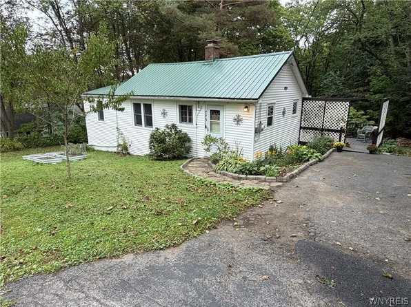 7731 Zimmerman Rd, Hamburg, NY 14075
