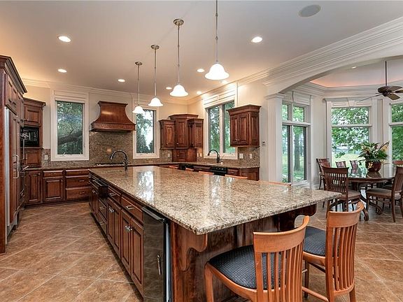 3rd image of 6413 Augusta Pl