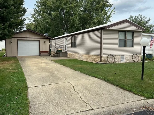 59 Hickory Ln, Sandwich, IL 60548