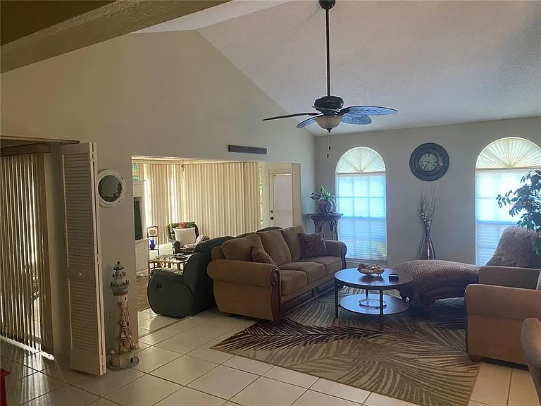 5712 34th Ct W — Photo 2