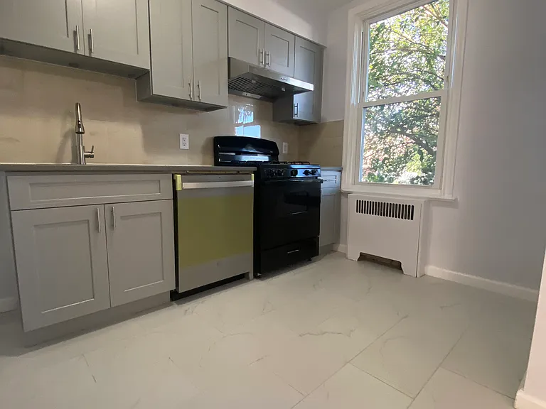 2939 Tyson Ave — Photo 4