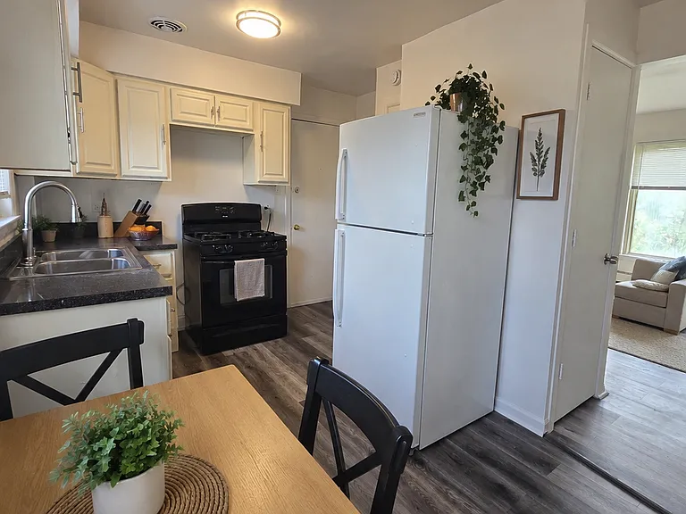 501 E 87th St #2N — Photo 5