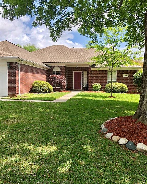 1st image of 208 McVoy Dr