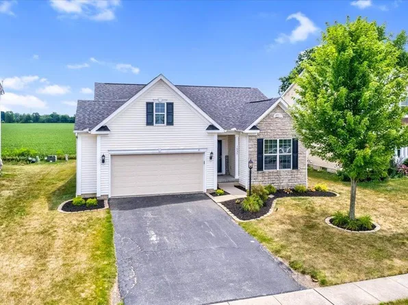 1037 McCoy Dr, Pataskala, OH 43062