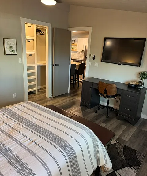 3860 E Mission Ln #1 — Photo 2