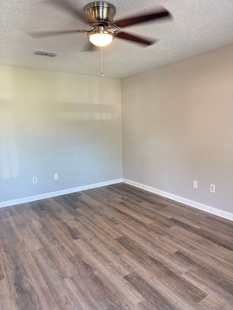 107 Sea Parc Street — Photo 4
