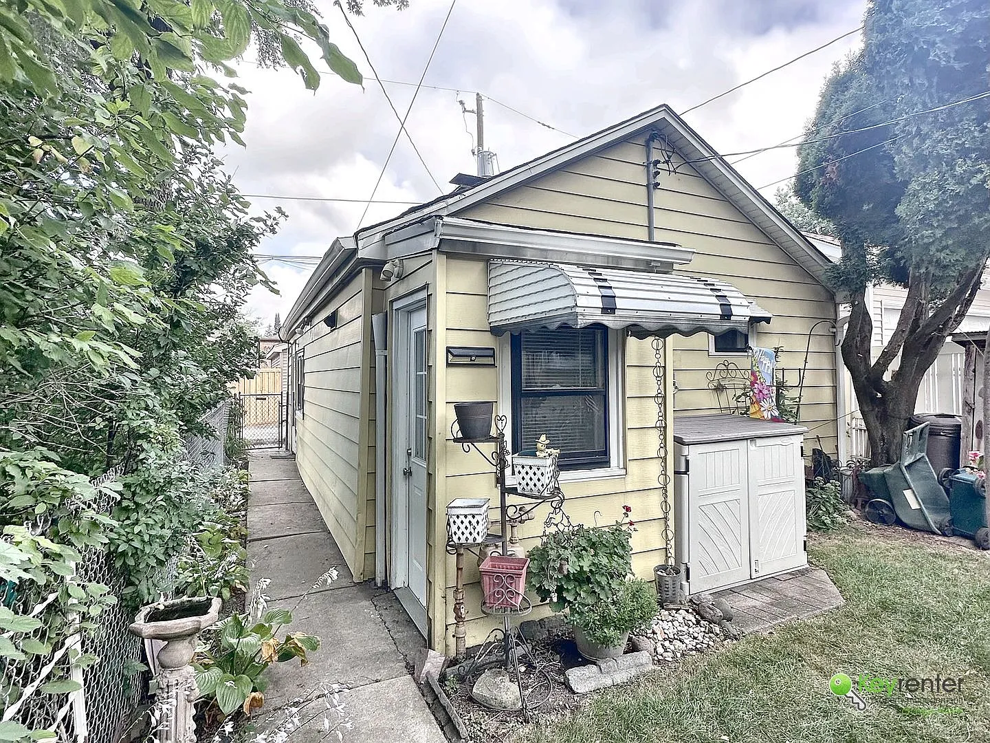 Private & Charming 2BR/1BA Coach House in Mount Greenwood! — Photo 1