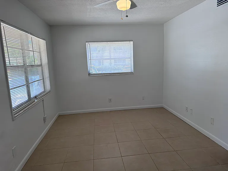 3213 SE 12th St — Photo 3