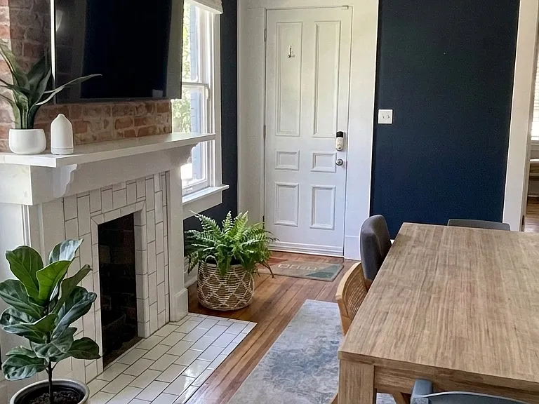 693 S Champion Ave — Photo 6