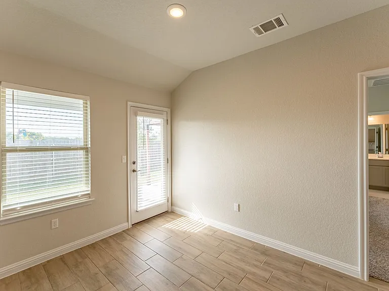 8209 McKamy Dr — Photo 18