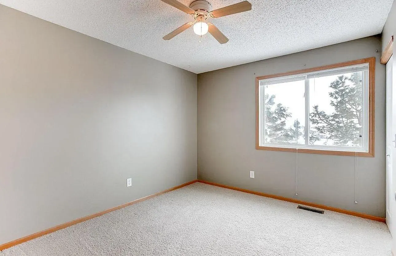 2 bed, 1.5 bath, 1040 sqft, $2,045 — Photo 4
