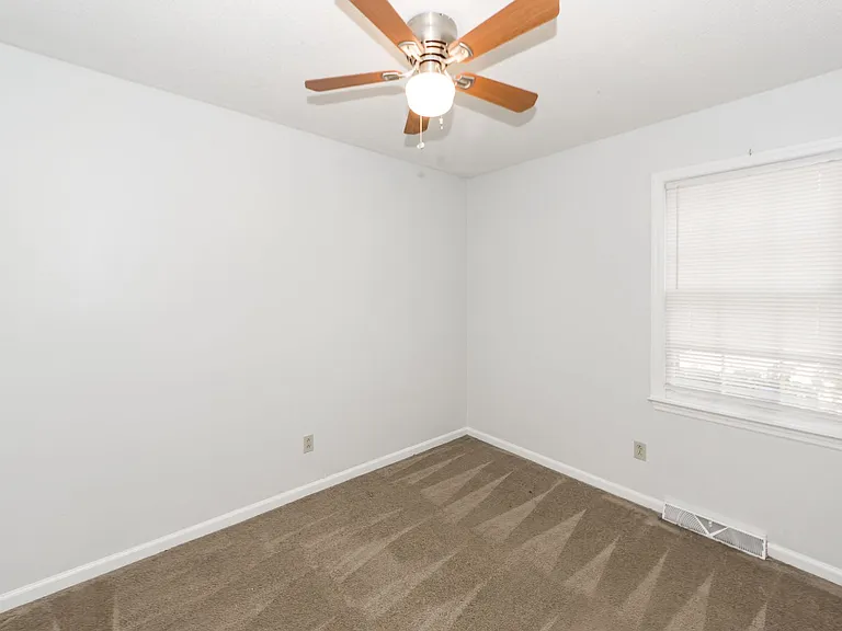 305 Chessington Cir — Photo 23