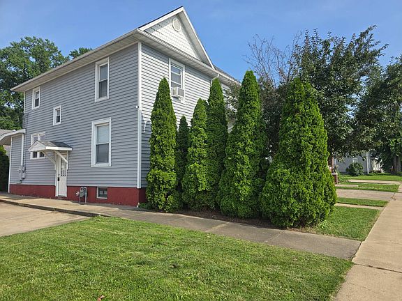 3rd image of 469 N Main St